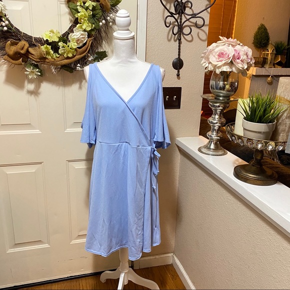 NWT Boohoo Maternity Cold Shoulder Wrap Blue Dress - Picture 3 of 12